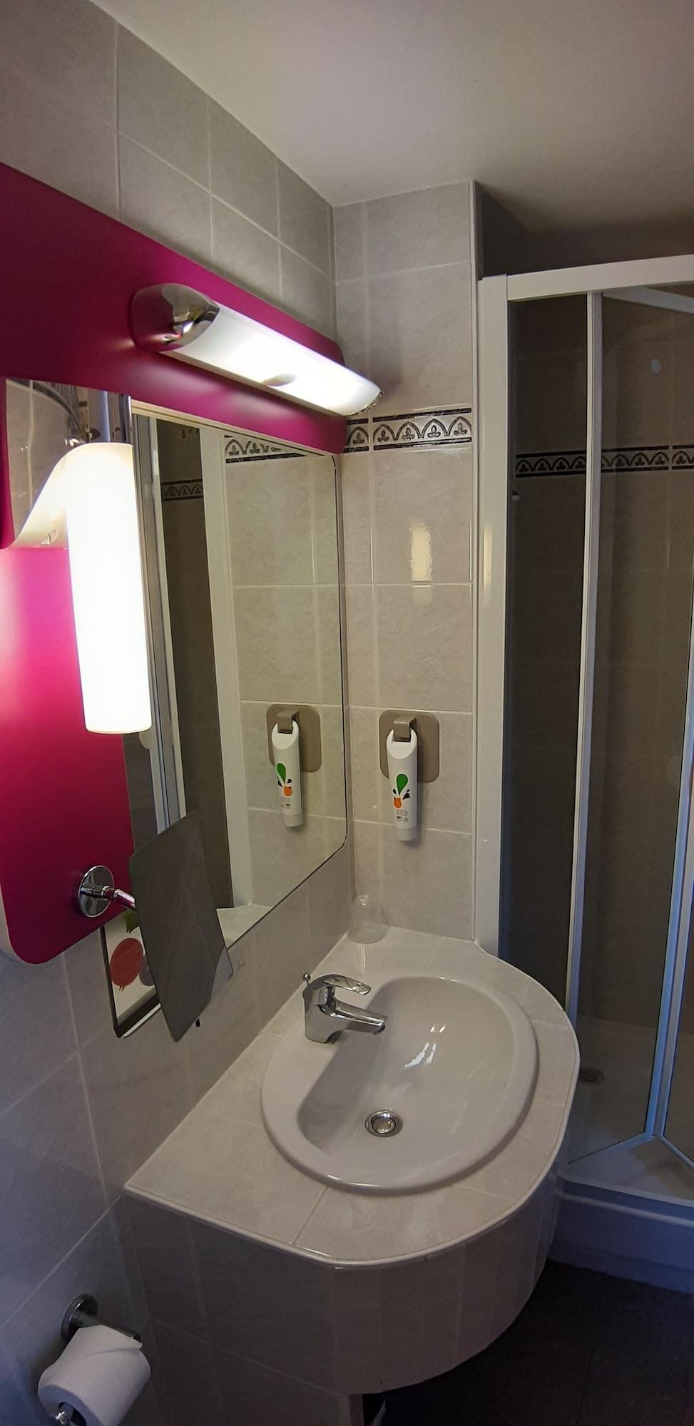 ホテル Ibis Styles Bourg En Bresse エクステリア 写真