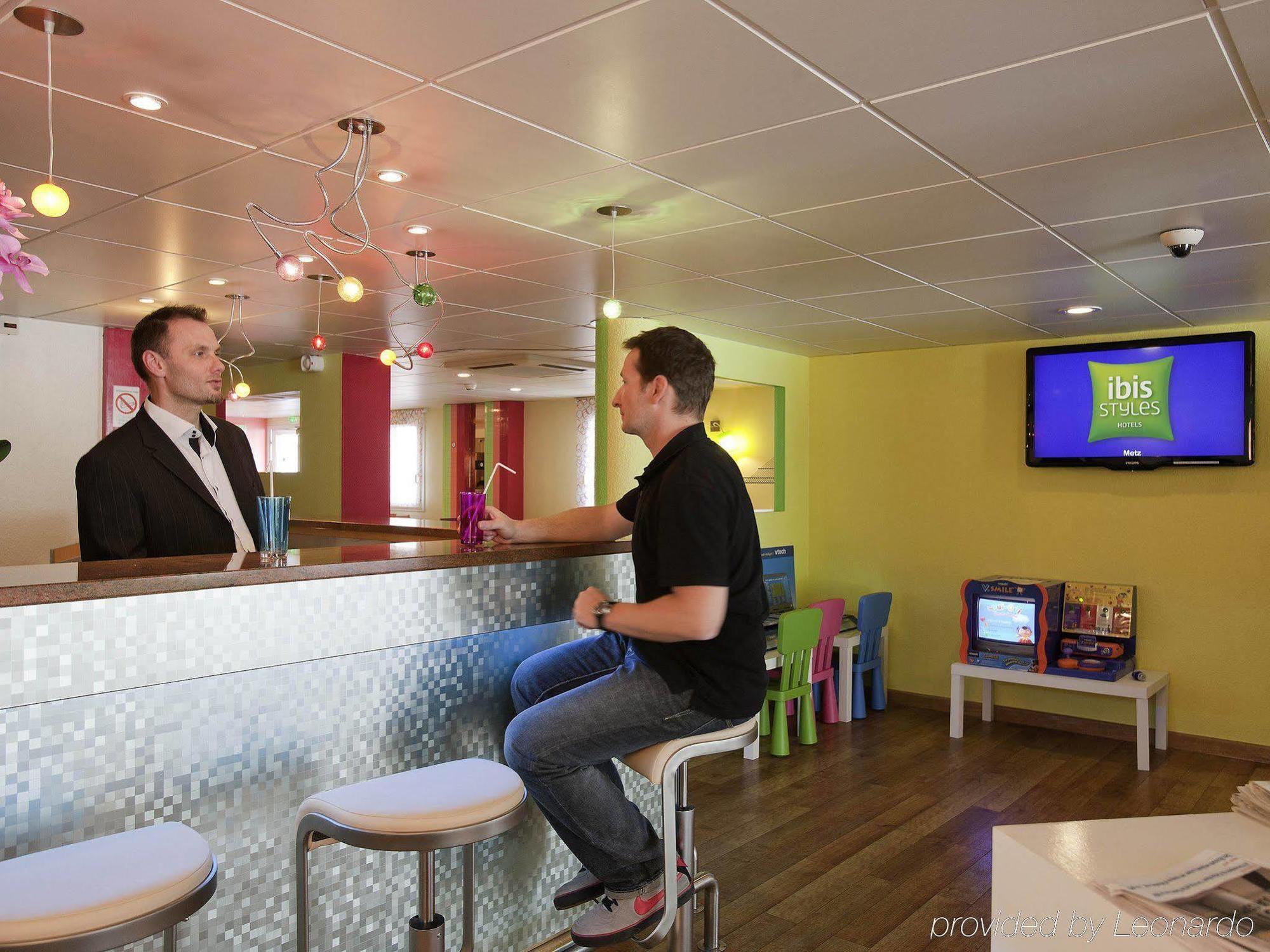 ホテル Ibis Styles Bourg En Bresse エクステリア 写真